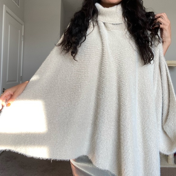 *SOLD* Anthropologie Poncho - Picture 2 of 4